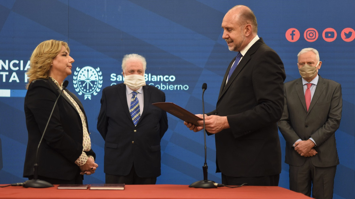 A Martorano le tomó jura el gobernador Omar Perotti, junto al por entonces ministro nacional Ginés González García participó del acto.