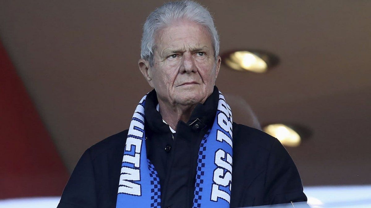 Un dirigente del fútbol alemán pasaría de villano a héroe con la cura del coronavirus