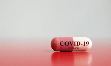 Pfizer permitirá que 95 países puedan producir el antiviral. Países de ingresos medios altos, como Argentina, quedan excluídos. Pfizer permitirá que 95 países puedan producir el antiviral. Países de ingresos medios altos, como Argentina, quedan excluídos.