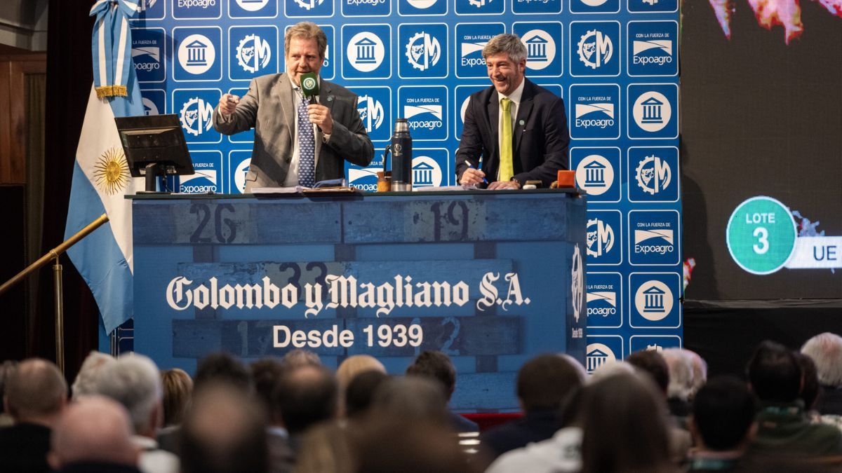 Con 53 representantes trabajando sobre hacienda proveniente de gran parte del país, el remate se destacó por su dinamismo y transparencia.