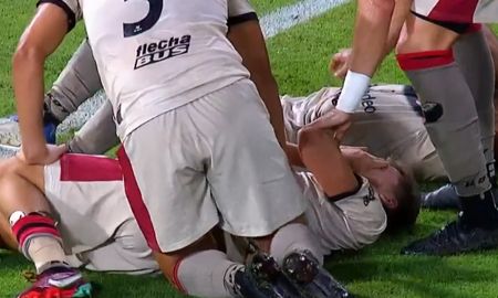 Andrew Teuten le dio el triunfo a Colón sobre Boca gracias a una definición de zurda sobre el final del partido. Andrew Teuten le dio el triunfo a Colón sobre Boca gracias a una definición de zurda sobre el final del partido.
