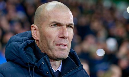 Zinedine Zidane vuelve a aparecer en el radar de Paris Saint-Germain para sustituir como entrenador a Mauricio Pochettino. Zinedine Zidane vuelve a aparecer en el radar de Paris Saint-Germain para sustituir como entrenador a Mauricio Pochettino.
