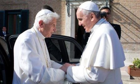 El Papa emérito Benedicto XVI y el Papa Francisco mantuvieron una estrecha relación. El Papa emérito Benedicto XVI y el Papa Francisco mantuvieron una estrecha relación.