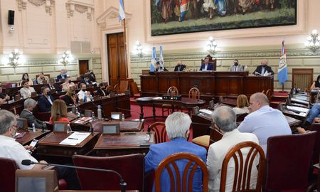 El nuevo proyecto de reforma de la Constitución de la Provincia se apoya en tres puntos básicos: no a la reelección de gobernador, Santa Fe no dejará de ser la capital y se mantiene la bicameralidad. El nuevo proyecto de reforma de la Constitución de la Provincia se apoya en tres puntos básicos: no a la reelección de gobernador, Santa Fe no dejará de ser la capital y se mantiene la bicameralidad.
