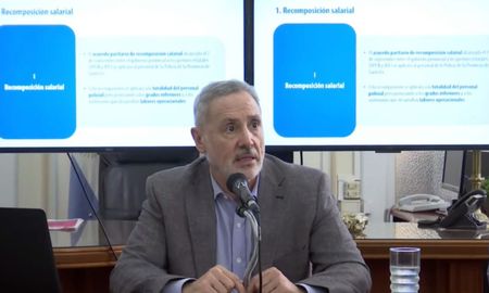 Un fallo de la Corte próximo a salir, quejas de diputados provinciales, una apelación de un fiscal regional y la sanción de una ley de incompatibilidades convergen en una herramienta jurídica que permitirá correr del escenario al exfuncionario de Omar Perotti. Un fallo de la Corte próximo a salir, quejas de diputados provinciales, una apelación de un fiscal regional y la sanción de una ley de incompatibilidades convergen en una herramienta jurídica que permitirá correr del escenario al exfuncionario de Omar Perotti.