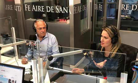 Mario Barletta y Carolina Losada en los estudios de Aire de Santa Fe. Mario Barletta y Carolina Losada en los estudios de Aire de Santa Fe.