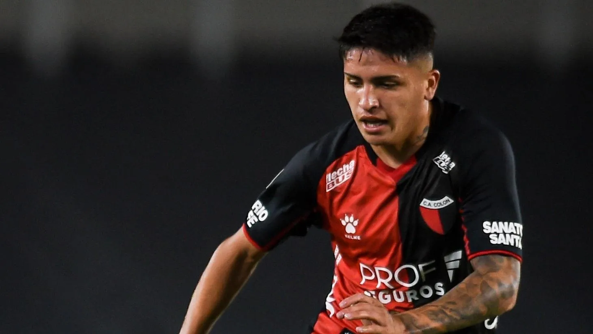 Facundo Farías de Colón sigue siendo uno de los deseos de Juan Román Riquelme, vicepresidente de Boca.