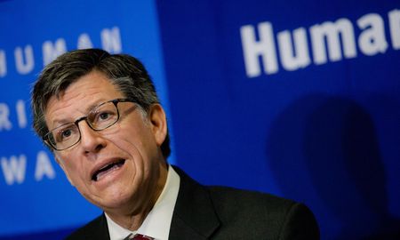 Según principios de DDHH, el orden de acceso a la vacuna debe ser trasparente y basarse en criterios de salud pública, no en afinidades ideológicas o cargos de gobierno, resaltó Vivianco. Según principios de DDHH, el orden de acceso a la vacuna debe ser trasparente y basarse en criterios de salud pública, no en afinidades ideológicas o cargos de gobierno, resaltó Vivianco.