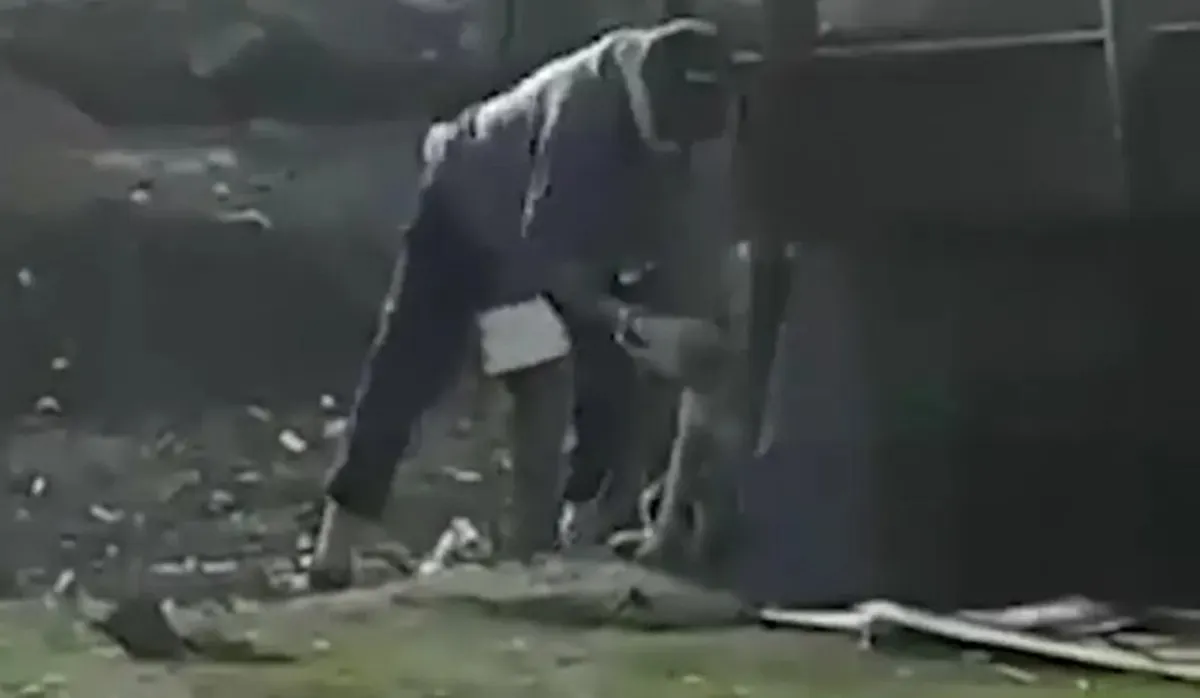 El acusado fue identificado como Ariel Tuninali, un expreso del penal de Lisandro Olmos, y actualmente se encuentra prófugo.