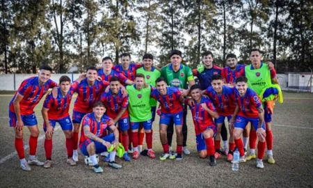 La Perla del Oeste de Recreo, único líder de la Liga Santafesina de Fútbol. Foto: Marien Ediciones. La Perla del Oeste de Recreo, único líder de la Liga Santafesina de Fútbol. Foto: Marien Ediciones.