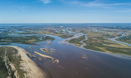 Desde el INA se espera que el Río Paraná mantenga niveles medios a medios-bajos durante noviembre, diciembre y enero, con previsión de lluvias inferiores a lo normal y una tendencia climática hacia La Niña. Desde el INA se espera que el Río Paraná mantenga niveles medios a medios-bajos durante noviembre, diciembre y enero, con previsión de lluvias inferiores a lo normal y una tendencia climática hacia La Niña.