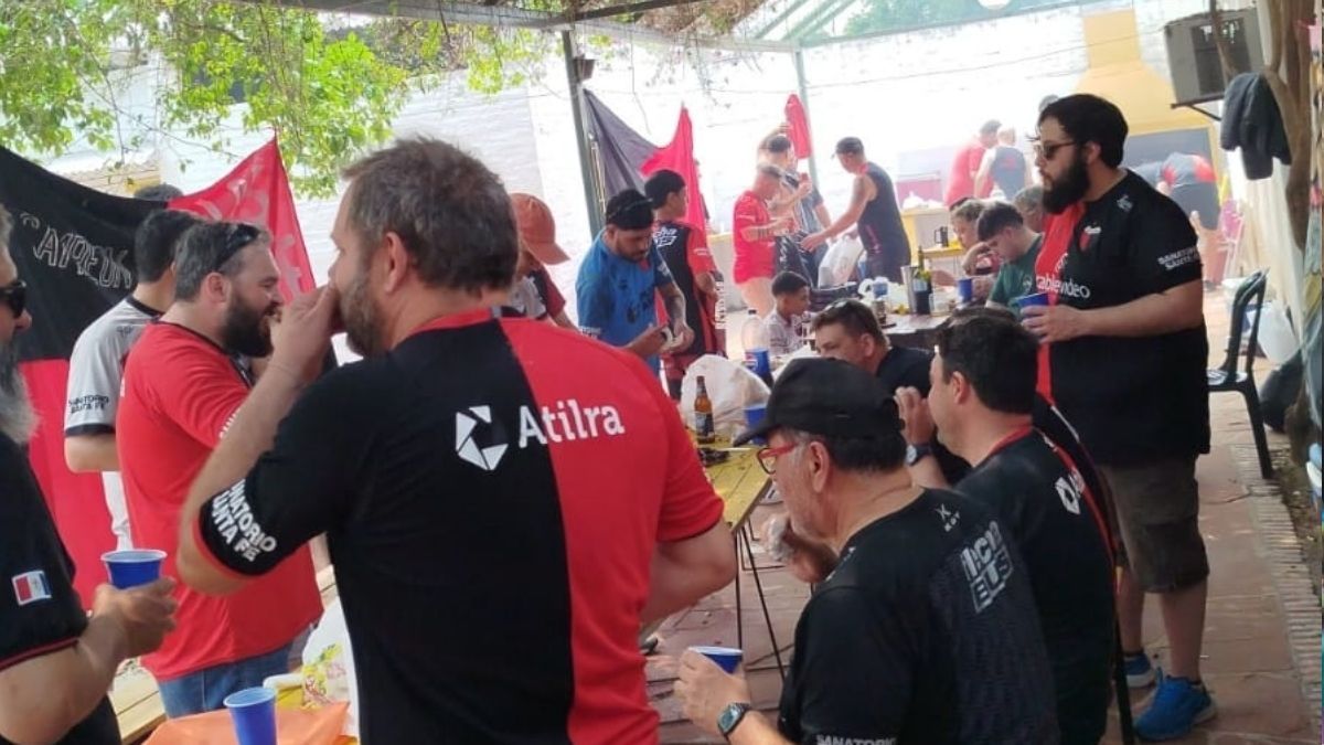 Los hinchas de Colón en Chaco para el partido contra Chaco For Ever. Los hinchas de Colón en Chaco para el partido contra Chaco For Ever.