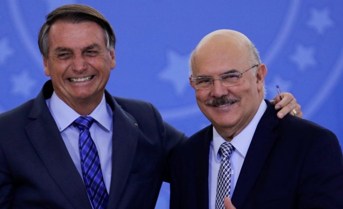 El ministro de Educación de Brasil, Milton Ribeiro, junto al presidente Jair Bolsonaro.