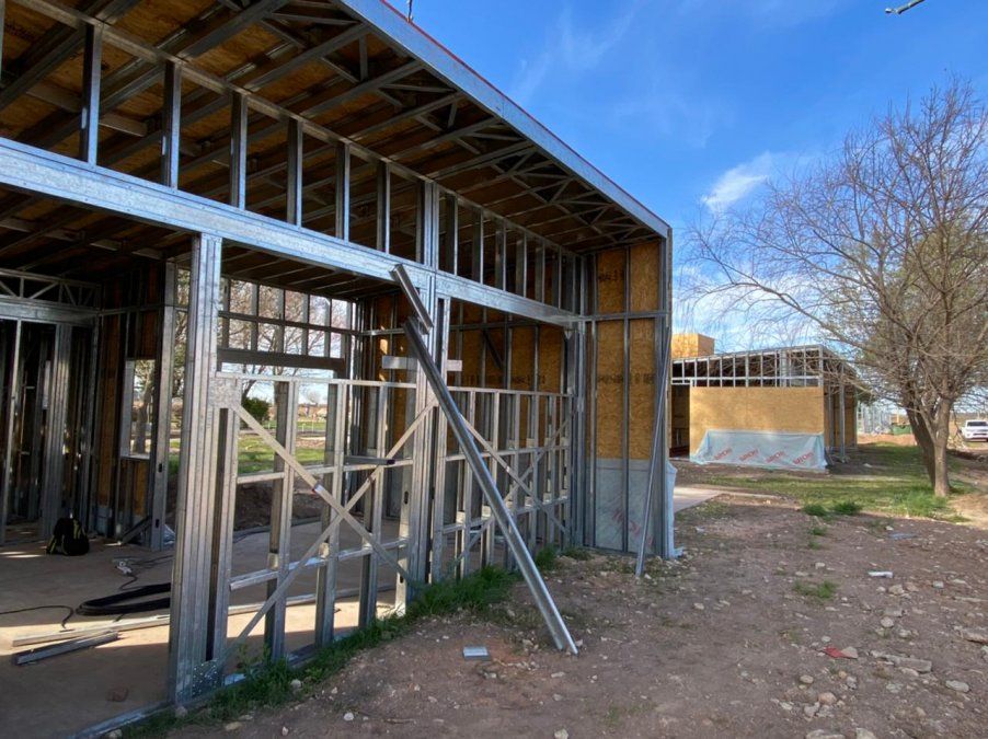 Un tabique desarrollado con los componentes indicados puede lograr en 20cm de espesor la aislación térmica que tiene una pared de ladrillo de 60 cm.