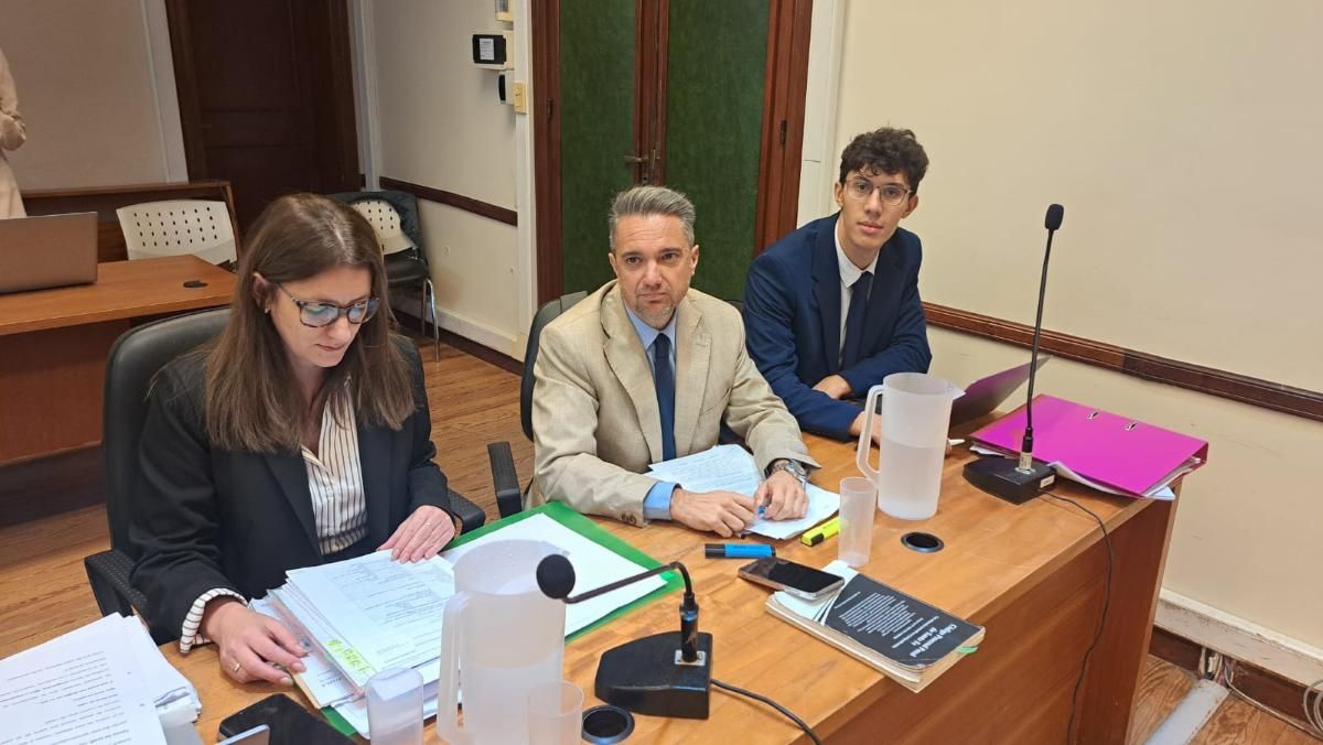 La fiscal Laura Gerard junto con los abogados querellantes, José Mohamad y Luis Massot La fiscal Laura Gerard junto con los abogados querellantes, José Mohamad y Luis Massot
