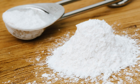 El bicarbonato de sodio es el clásico producto básico de la despensa de cualquier casa El bicarbonato de sodio es el clásico producto básico de la despensa de cualquier casa