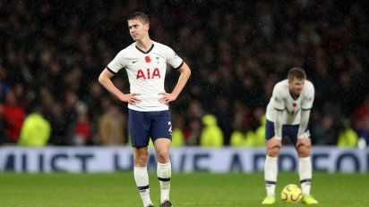 Sin lugar entre los titulares, Tottenham le abre la puerta de salida a Juan Foyth