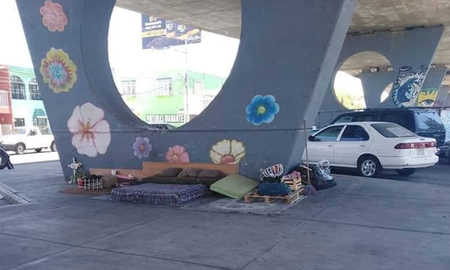 Se vuelve viral la habitación de indigente bajo un puente por su orden y limpieza Se vuelve viral la habitación de indigente bajo un puente por su orden y limpieza