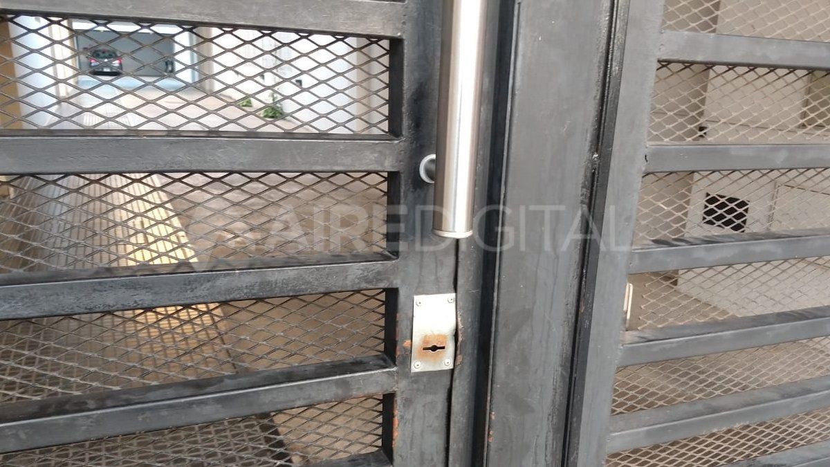 San Lorenzo 1100. Barretearon la puerta&nbsp;