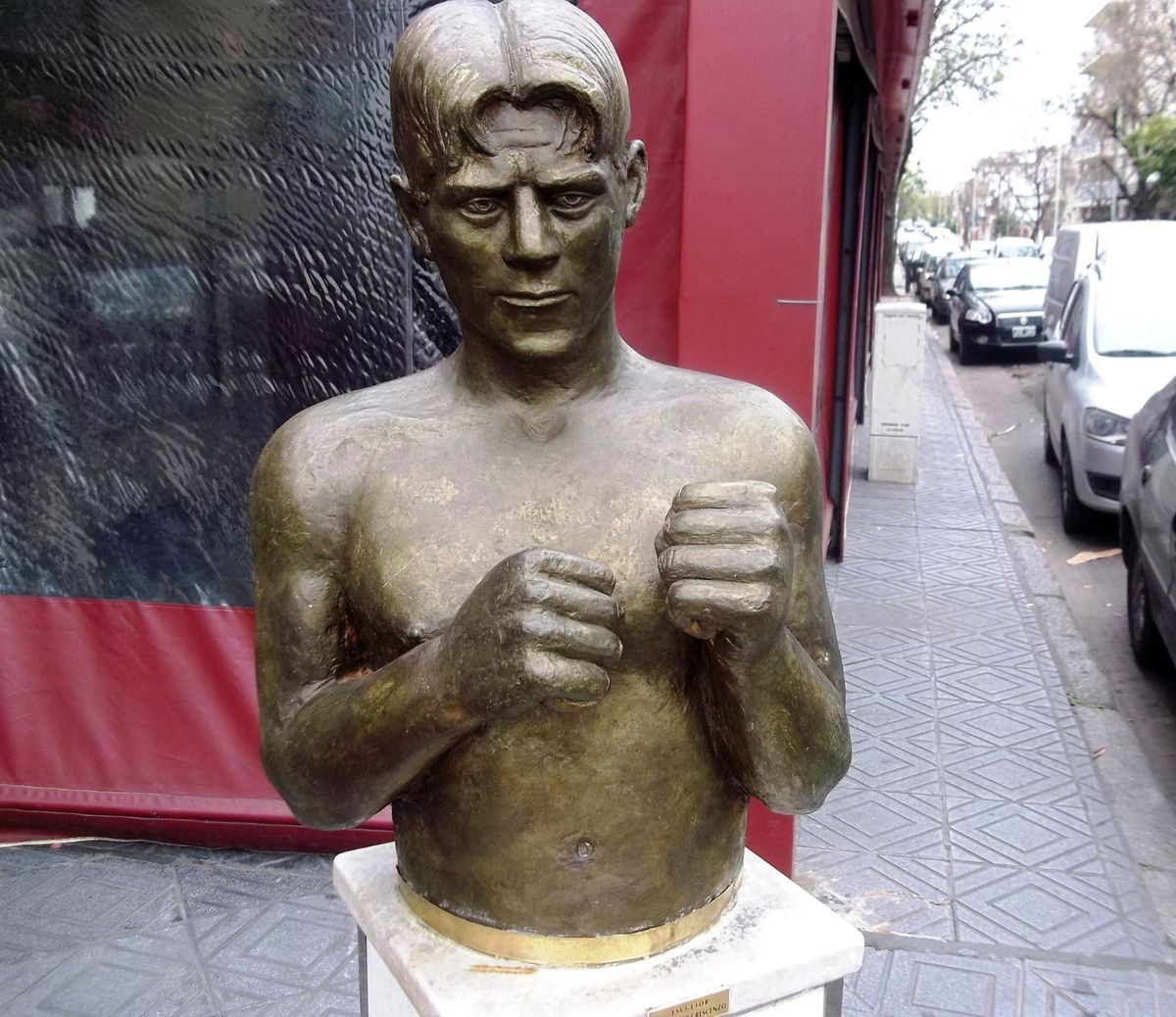 En la esquina de Alberdi y Murguiondo del barrio de Mataderos hay un busto que recuerda a Suárez, obra del escultor Francisco Crescenzo. Además, la antigua calle Francisco Bilbao lleva su nombre y, desde 1940, sobre ella se encuentra el estadio del Club Atlético Nueva Chicago, al que llaman Torito, como el ídolo boxístico.