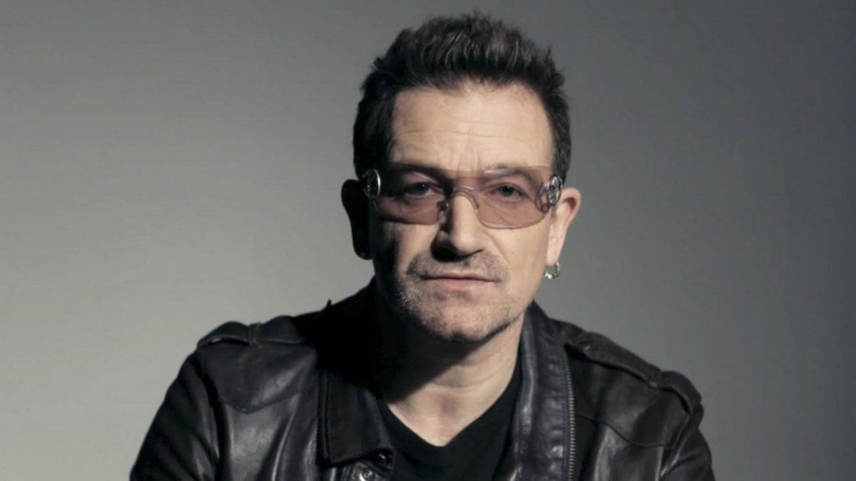 Un imitador de Bono fue a comer a un restaurante
