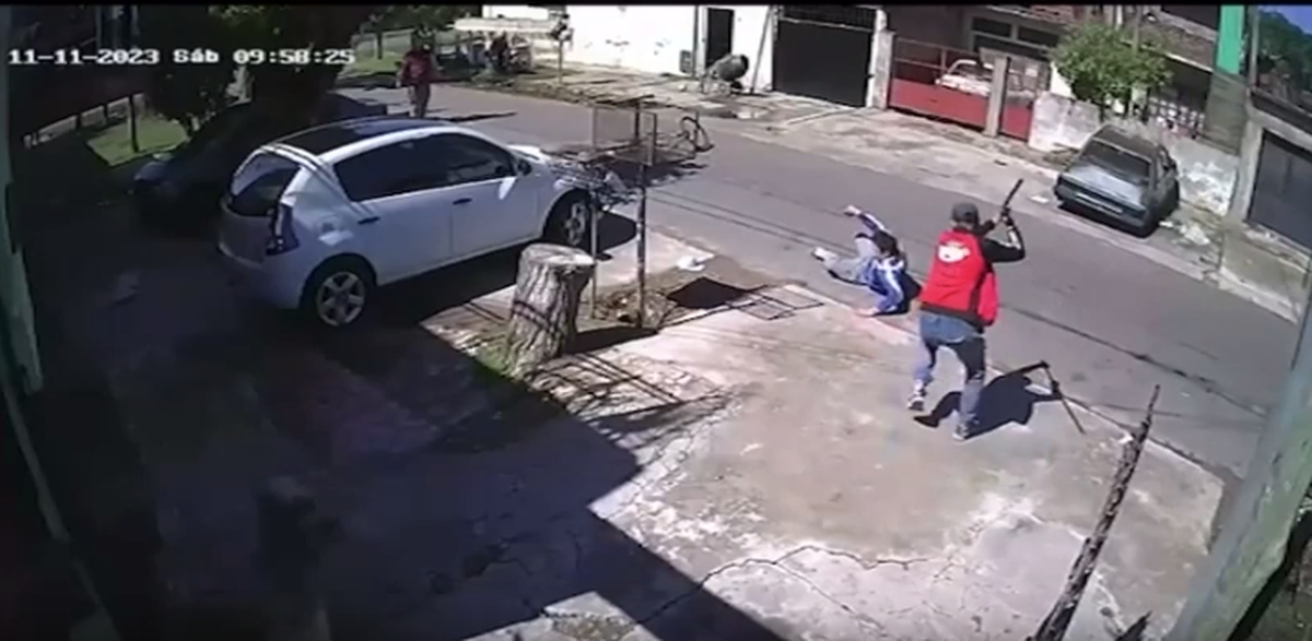 Un hombre de 36 años fue asesinado a fierrazos en la cabeza en la localidad de Ingeniero Budge. Un hombre de 36 años fue asesinado a fierrazos en la cabeza en la localidad de Ingeniero Budge.