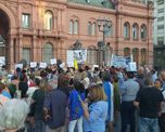 una marcha contra el aumento de jubilaciones y las criticas de juntos por el cambio