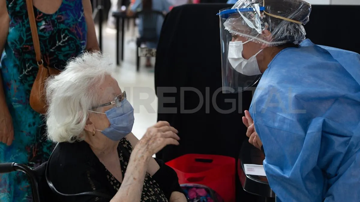 Comienza la vacunación con cuartas dosis a mayores de 80 años.
