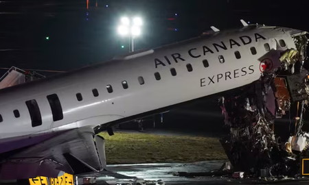 Las impactantes imágenes y videos del choque de un avión Air Canada con un camión en LaGuardia Las impactantes imágenes y videos del choque de un avión Air Canada con un camión en LaGuardia