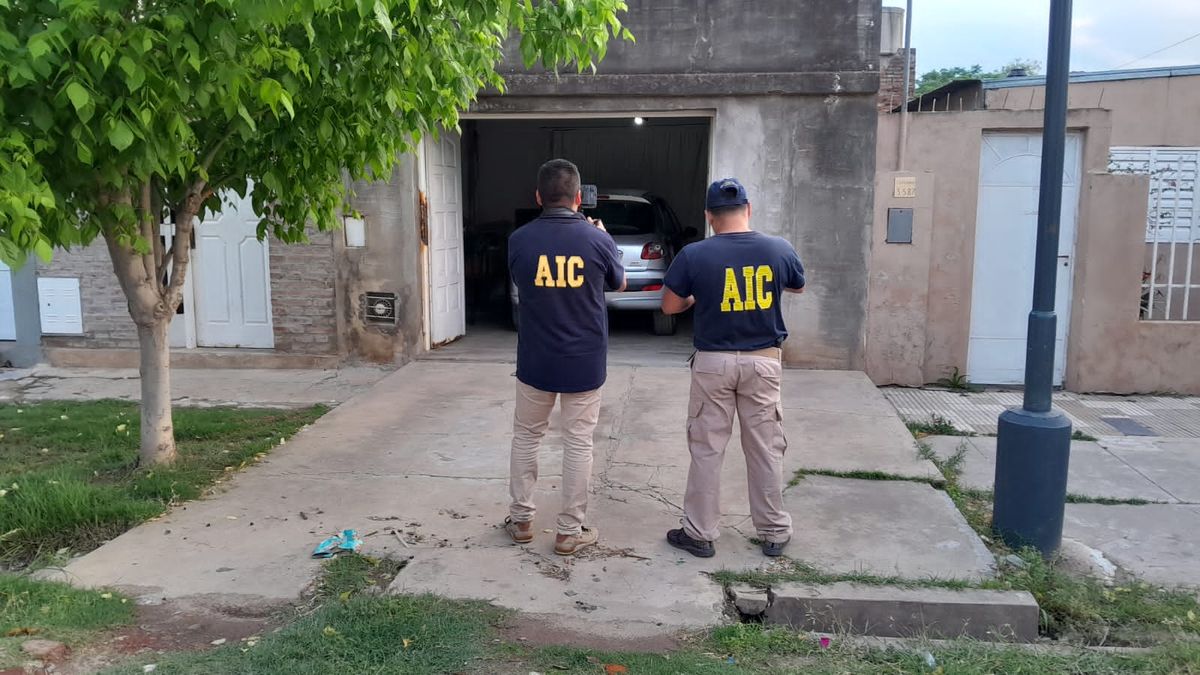 La detención y el secuestro del vehículo se llevaron a cabo este lunes por la tarde tras la requisa a una vivienda en Espora al 3500. La detención y el secuestro del vehículo se llevaron a cabo este lunes por la tarde tras la requisa a una vivienda en Espora al 3500.