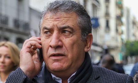 La justicia entrerriana encontró a Uribarri culpable del delito de negociación incompatible con la función pública, por lo que enseguida presentó la renuncia al cargo diplomático que ocupaba. La justicia entrerriana encontró a Uribarri culpable del delito de negociación incompatible con la función pública, por lo que enseguida presentó la renuncia al cargo diplomático que ocupaba.