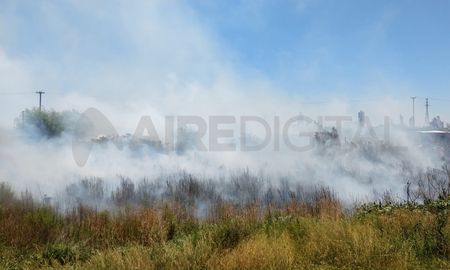 Este miércoles el Comando de Emergencia conformado por bomberos zapadores y personal de la brigada de protección civil coordinaron los esfuerzos y controlaron un total de 20 incendios en el área metropolitana de Santa Fe. Este miércoles el Comando de Emergencia conformado por bomberos zapadores y personal de la brigada de protección civil coordinaron los esfuerzos y controlaron un total de 20 incendios en el área metropolitana de Santa Fe.
