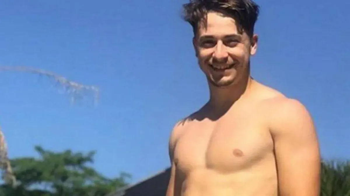 Thomsen recibió una dura golpiza por parte de quienes eran sus amigos y que fueron condenados por la muerte de Fernando.