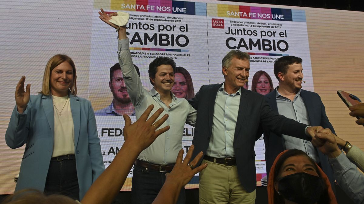 Macri apoyó a la lista "Santa Fe nos Une", que propone a Federico Angelini y Amalia Granata como precandidatos a senadores nacionales, y a Luciano Laspina, Gisela Scaglia y Jorge Faurie para la Cámara de Diputados. 