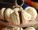 Merengues veganos con dulce de leche de almendras Merengues veganos con dulce de leche de almendras