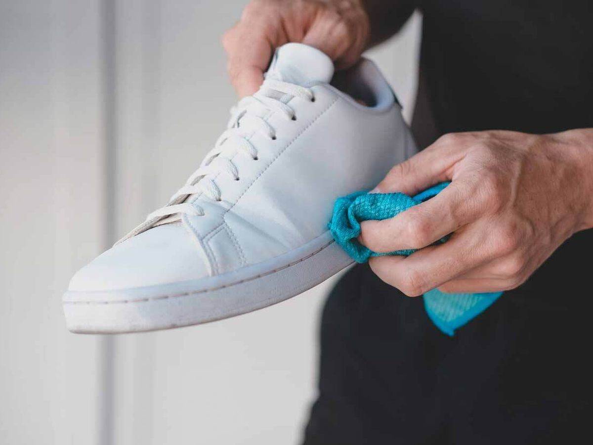 Los zapatos blancos son una elección elegante y versátil para cualquier guardarropa, pero mantenerlos impecables puede ser un desafío. Los zapatos blancos son una elección elegante y versátil para cualquier guardarropa, pero mantenerlos impecables puede ser un desafío.