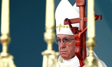 prohibido fumar: el papa ordeno que no se vendan mas cigarrillos en el vaticano prohibido fumar: el papa ordeno que no se vendan mas cigarrillos en el vaticano