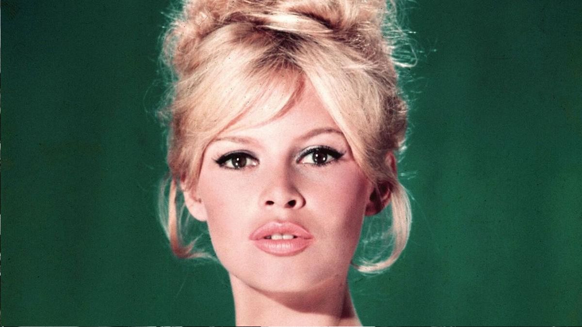 La vida sentimental de Brigitte Bardot, marcada por matrimonios y romances con figuras del cine y la música, fue parte central de su exposición pública. La vida sentimental de Brigitte Bardot, marcada por matrimonios y romances con figuras del cine y la música, fue parte central de su exposición pública.