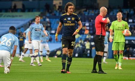 Medios ingleses informan que un jugador del Arsenal dio positivo de coronavirus en la previa al partido con Manchester City, el primero tras la pandemia. Medios ingleses informan que un jugador del Arsenal dio positivo de coronavirus en la previa al partido con Manchester City, el primero tras la pandemia.