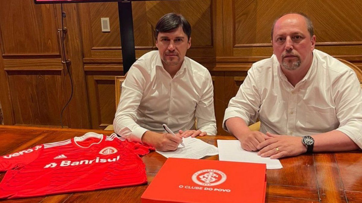 Alexander Cacique Medina es nuevo DT del Inter de Porto Alegre. El uruguayo tendrá su primera experiencia dirigiendo en Brasil.