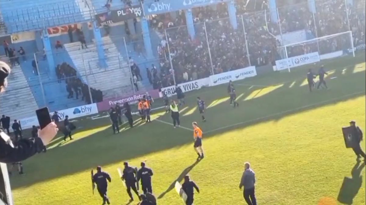Luego del clásico entre Atlético de Rafaela y Sportivo Norte se produjo un pelea masiva entre hinchas del segundo equipo y la Policía que dejó un saldo de varios heridos