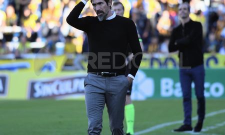Eduardo Domínguez ratificó su decisión y renunció a su cargo de entrenador en el Club Atlético Independiente. Eduardo Domínguez ratificó su decisión y renunció a su cargo de entrenador en el Club Atlético Independiente.