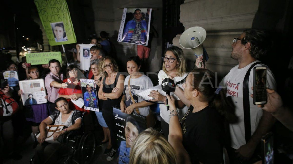 En medio de la escalada de violencia, Santa Fe se manifestó en la Plaza 25 de Mayo 