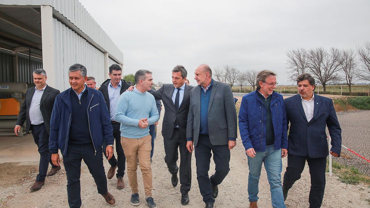 Durante la actividad, el gobernador de Santa Fe, Omar Perotti, sostuvo que “esta es una oportunidad para ratificar el potencial que tiene la lechería y la región centro". Durante la actividad, el gobernador de Santa Fe, Omar Perotti, sostuvo que “esta es una oportunidad para ratificar el potencial que tiene la lechería y la región centro".