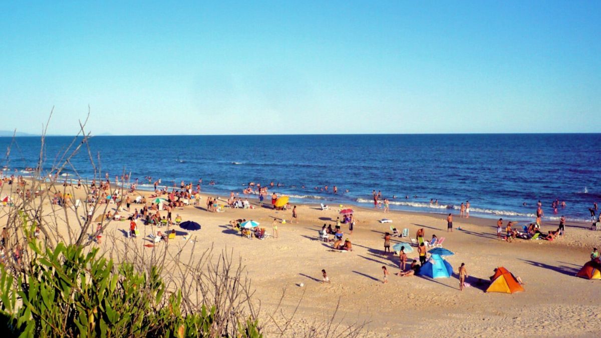 El paquete que RolSol ofrece a Cariló incluye alojamiento en hoteles de 3 estrellas con habitaciones que tienen vistas al mar o al bosque. El paquete que RolSol ofrece a Cariló incluye alojamiento en hoteles de 3 estrellas con habitaciones que tienen vistas al mar o al bosque.