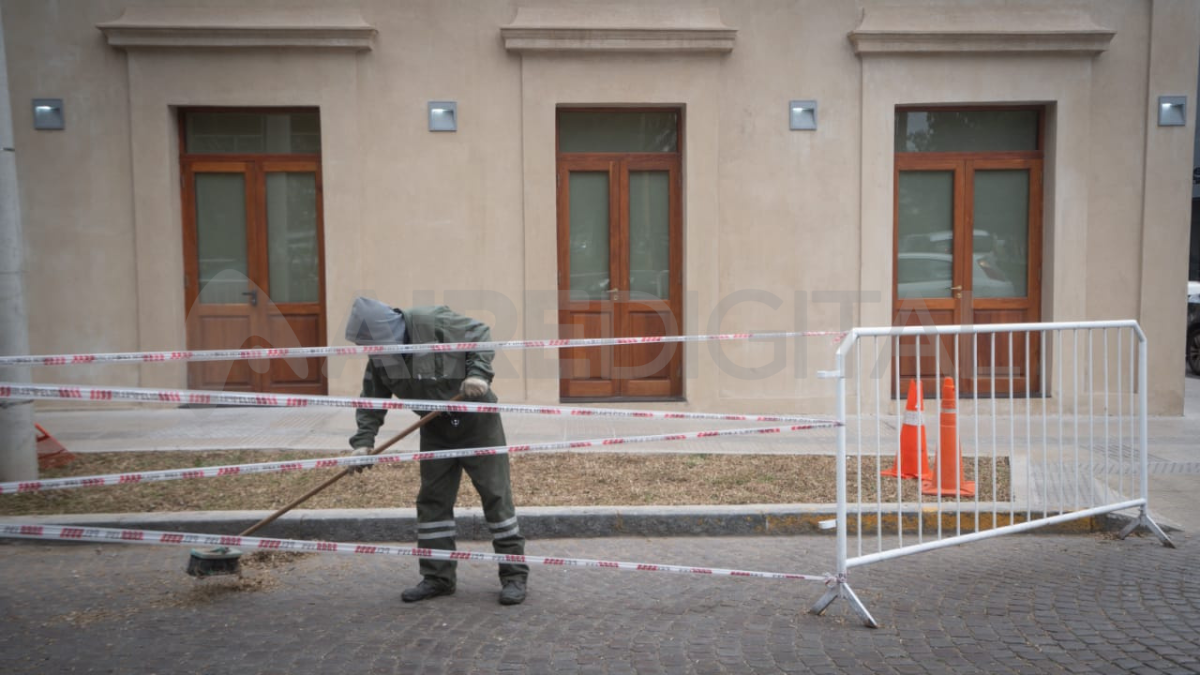 La construcción de la casa data del año 1850, presenta “un planteo simple en “L”, de habitaciones corridas y abriendo a una galería. La construcción de la casa data del año 1850, presenta “un planteo simple en “L”, de habitaciones corridas y abriendo a una galería.