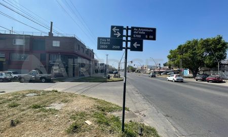 El arresto civil fue en la intersección de Aristóbulo del Valle y Esquiú. El arresto civil fue en la intersección de Aristóbulo del Valle y Esquiú.