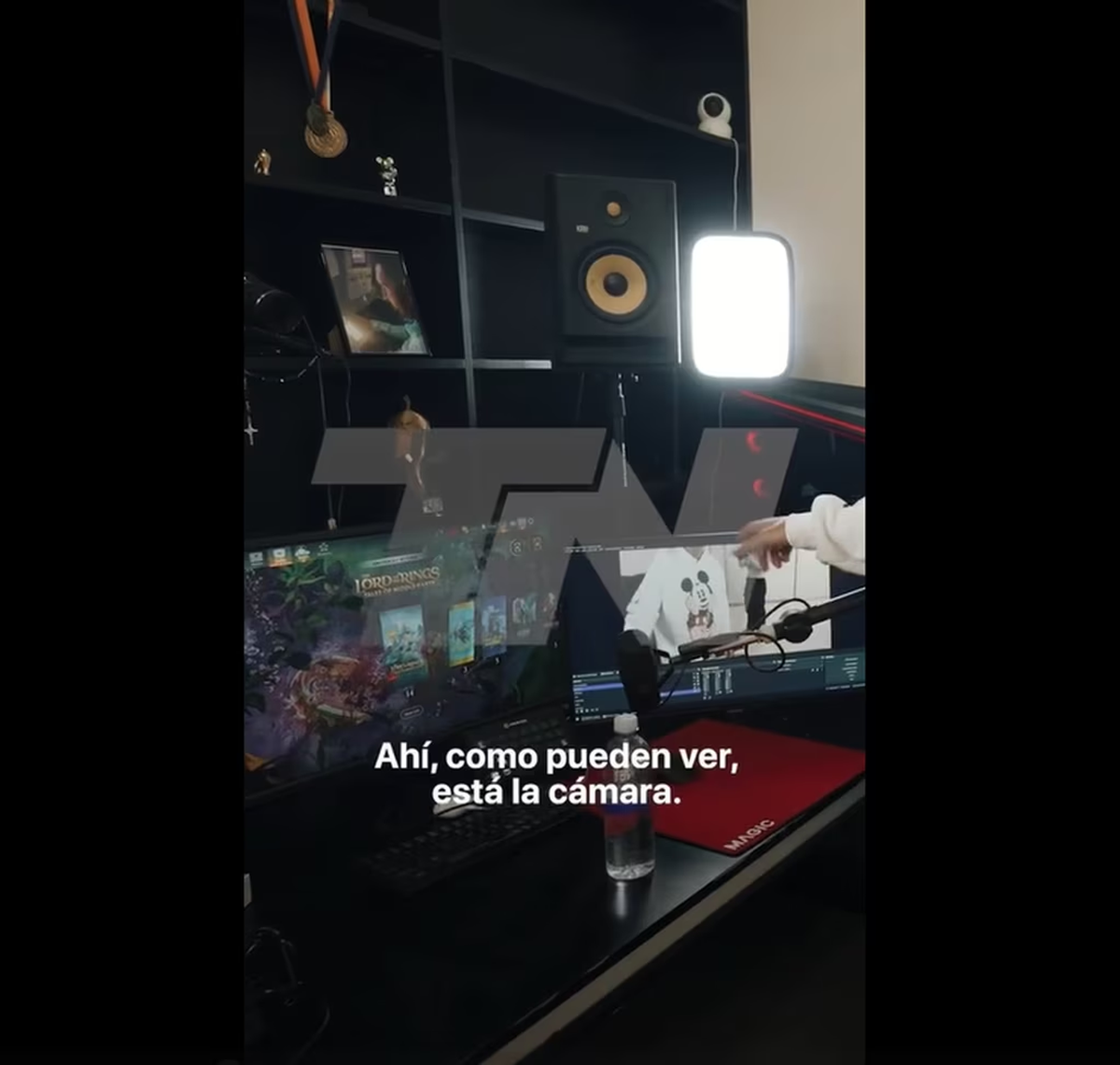 Coscu mostró parte de su set up, el cual utiliza para poder realizar streaming. Foto: gentileza TN Coscu mostró parte de su set up, el cual utiliza para poder realizar streaming. Foto: gentileza TN