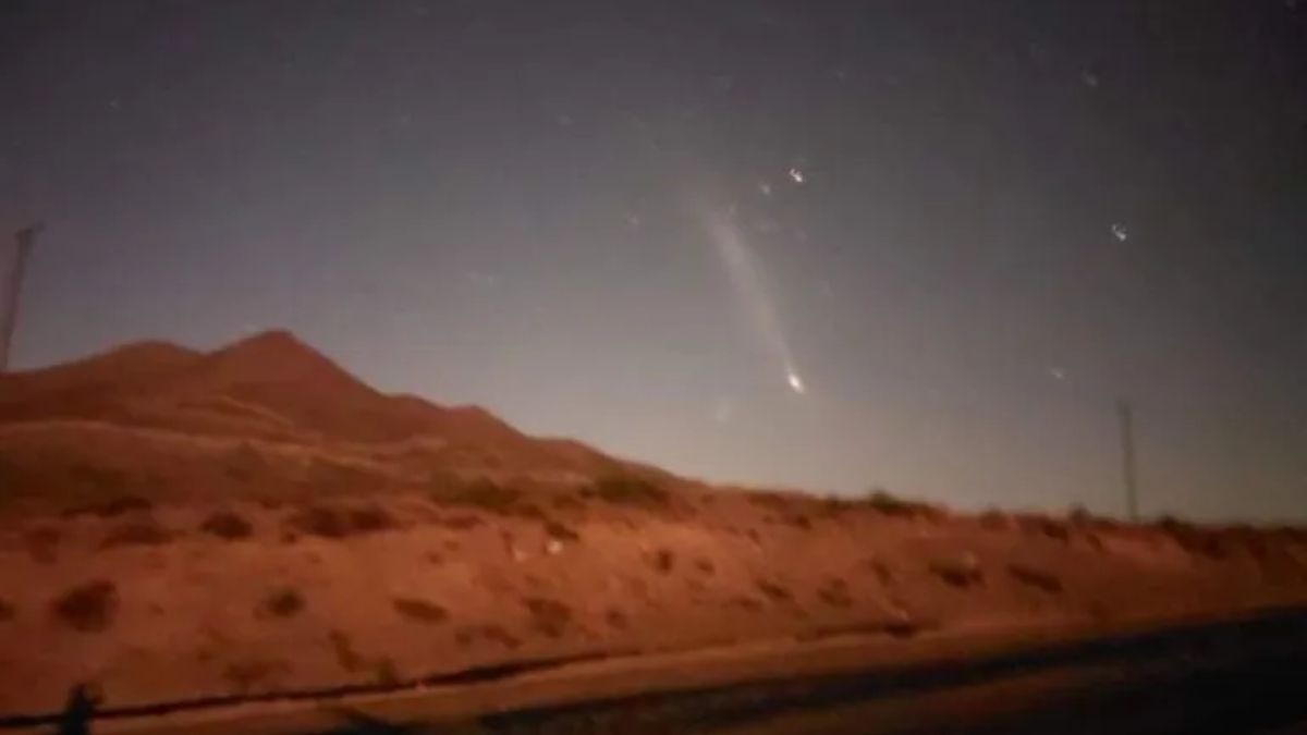 Un fascinante resplandor en el cielo de Neuquén capturado por vecinos resultó ser el lanzamiento del satélite Yunhai-3 02 por China. Un fascinante resplandor en el cielo de Neuquén capturado por vecinos resultó ser el lanzamiento del satélite Yunhai-3 02 por China.