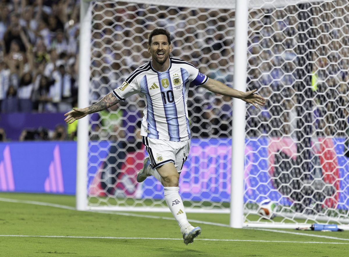 El tercer grito de Leo para ser el máximo goleador histórico de los mundiales con 16 gritos, alcanzando a Miroslav Klose. El tercer grito de Leo para ser el máximo goleador histórico de los mundiales con 16 gritos, alcanzando a Miroslav Klose.